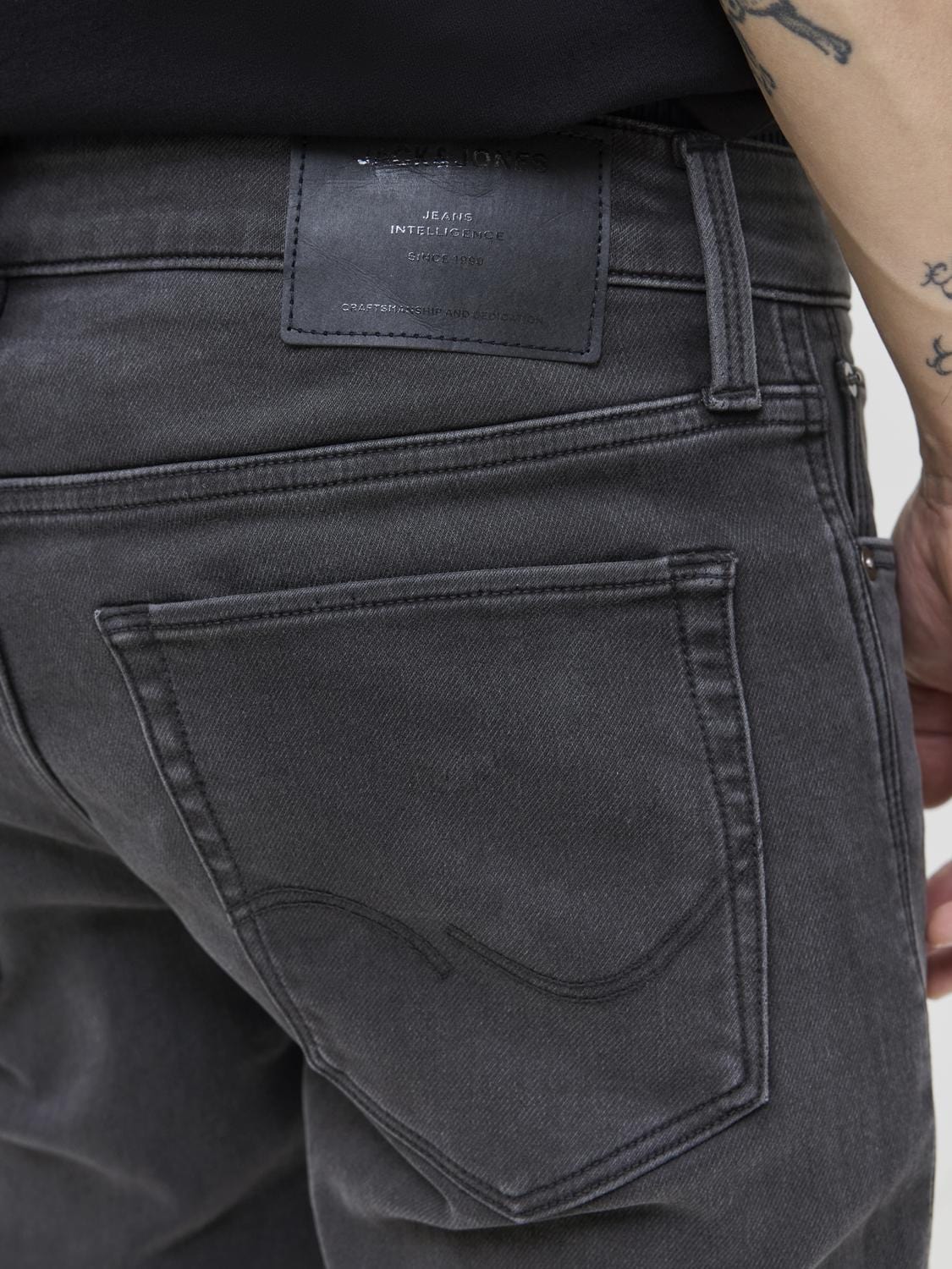 model_shot-detail